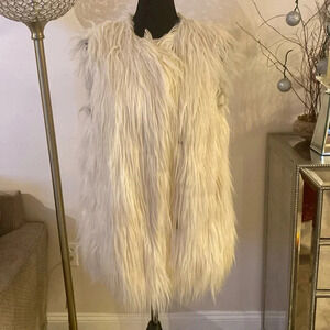 RHIE faux fur vest size medium